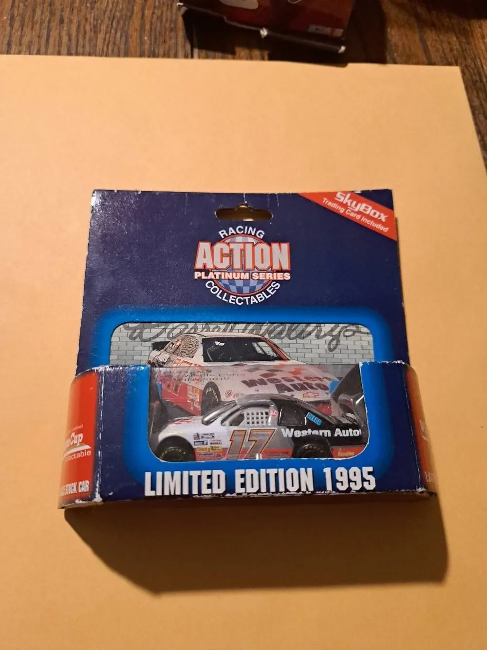 Vintage 1995 Racing Action Platinum #17 Darrell Waltrip NASCAR Die-Cast Race Car